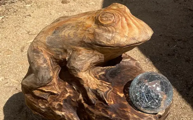 Frog wood carvings stained one color.